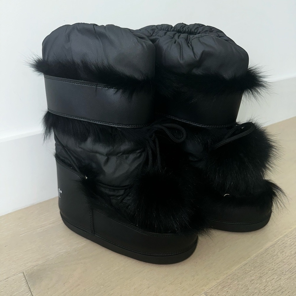 Reposh- Dior snow moon boots with fur trim and pompom. Almost new condition.